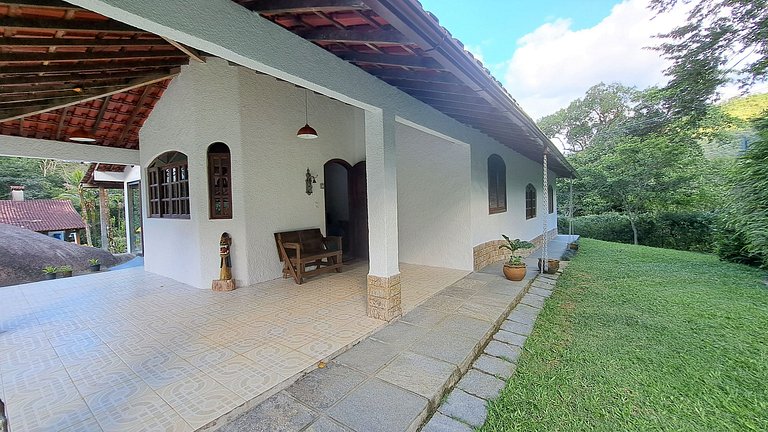 Paradisíaco, piscina e churrasqueira em Guapimirim