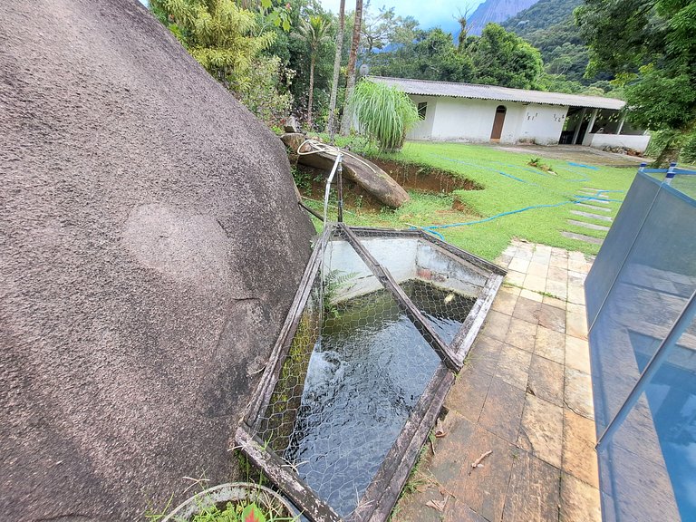 Paradisíaco, piscina e churrasqueira em Guapimirim