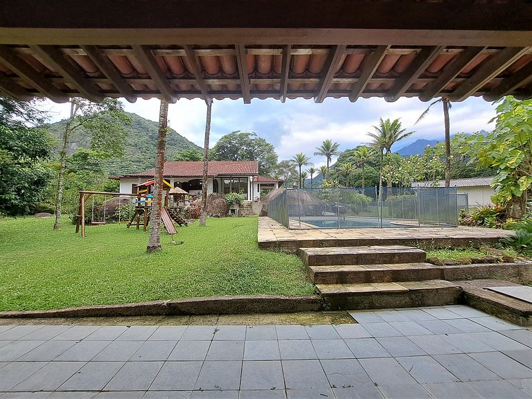 Paradisíaco, piscina e churrasqueira em Guapimirim