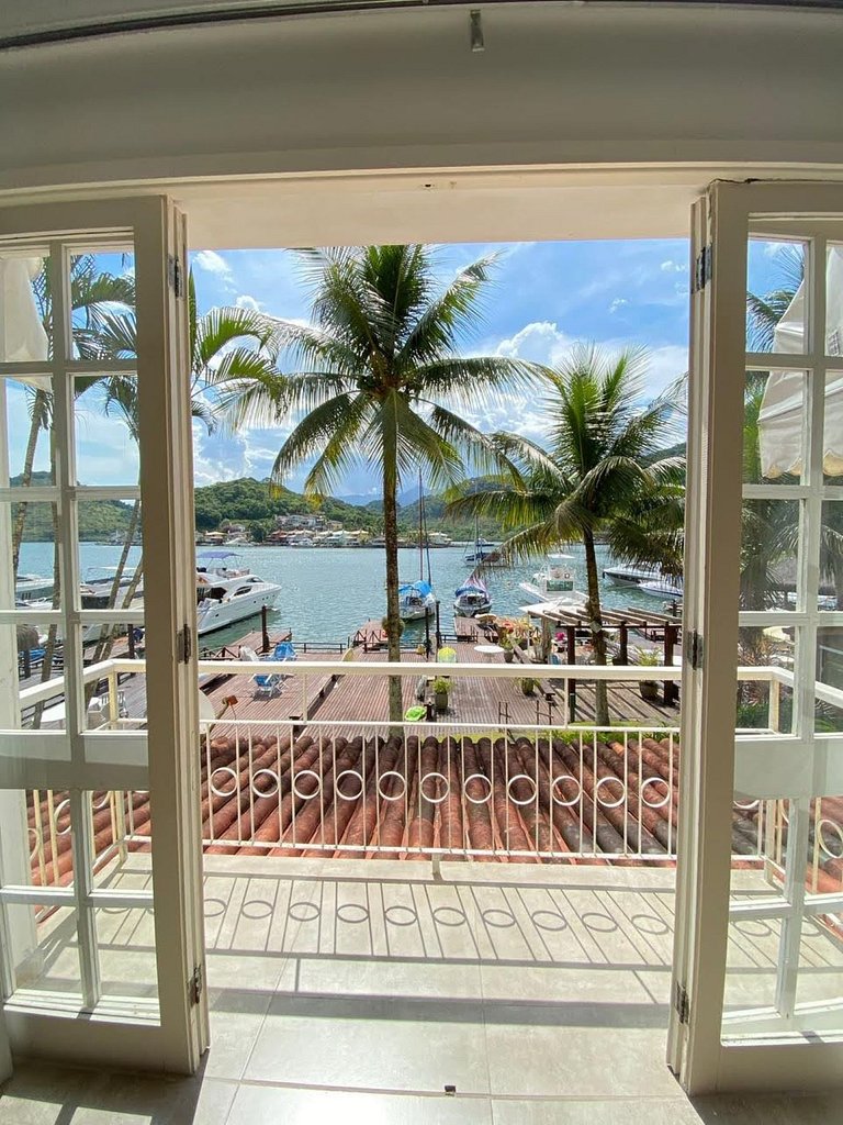 Beautiful 3 Bedrooms with Deck, Barbecue, Pool, Angra