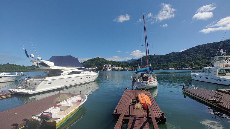 Beautiful 3 Bedrooms with Deck, Barbecue, Pool, Angra