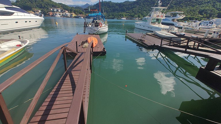 Beautiful 3 Bedrooms with Deck, Barbecue, Pool, Angra