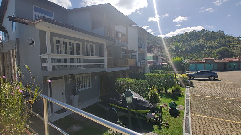 Beautiful 3 Bedrooms with Deck, Barbecue, Pool, Angra