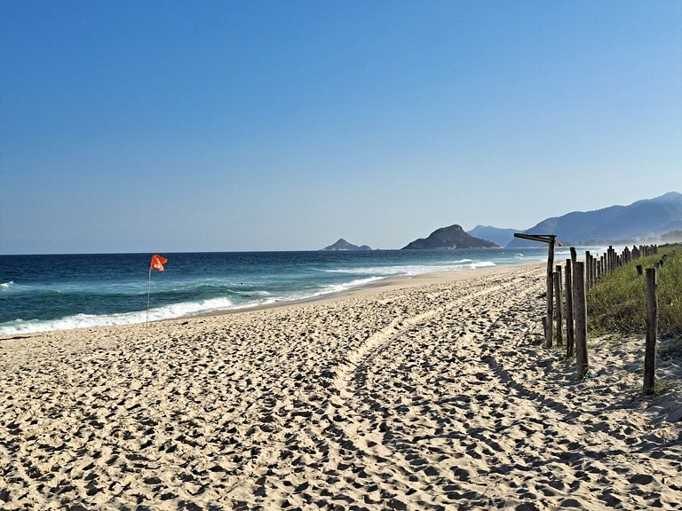 Quarto2 suíte com Vista Pedra de Itauna Barra RJ - home with