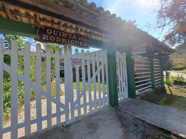 Beautiful 4 bedroom house with barbecue in Prainha Mambucaba