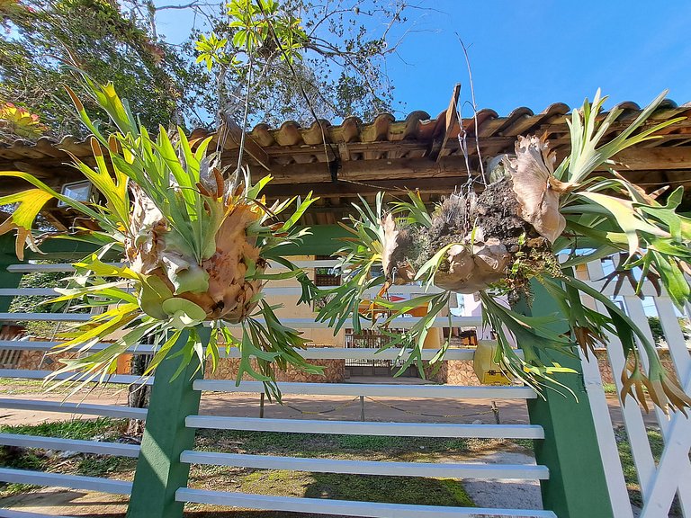 Beautiful 4 bedroom house with barbecue in Prainha Mambucaba