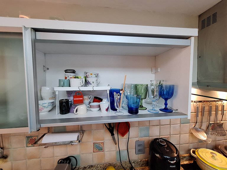 House Backyard Pool Garage Walking distance to the beach Rec