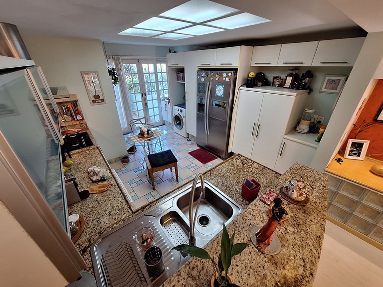 House Backyard Pool Garage Walking distance to the beach Rec