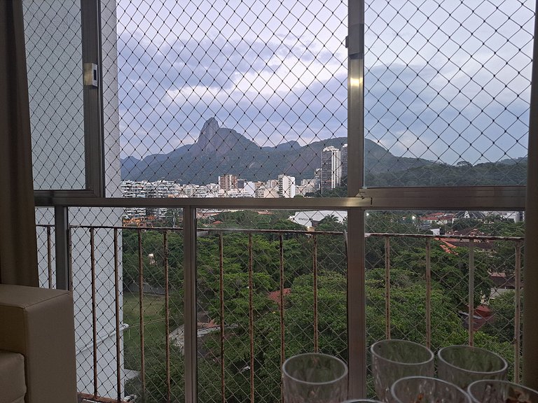 Lindo Apto 2 qts AR Botafogo praia do Leme prox ao Rock in R