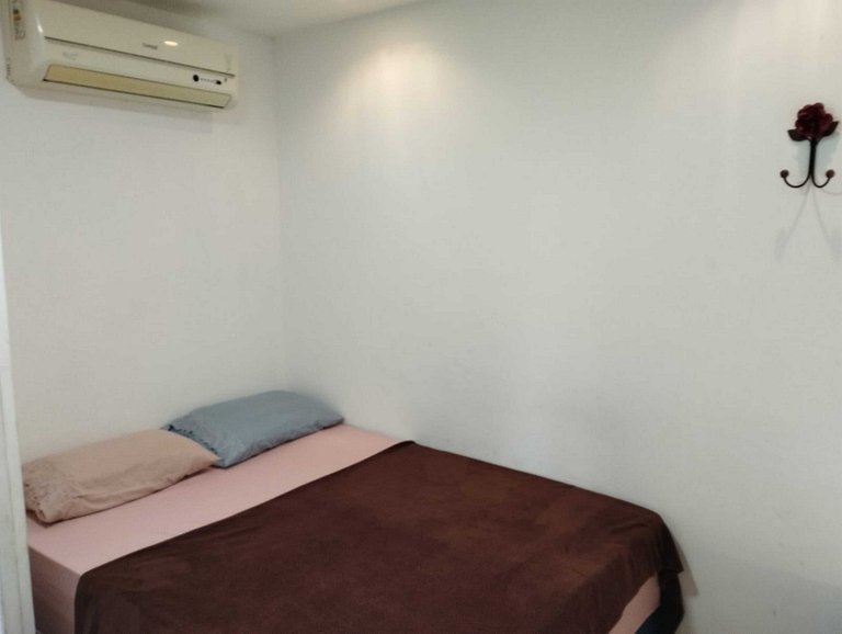 Quarto em Apto 10 min praia do Recreio RJ prox ao Rock in Ri