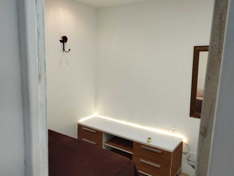 Quarto em Apto 10 min praia do Recreio RJ prox ao Rock in Ri