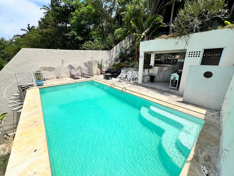 Mega casa 5 suítes, vista pro mar, piscina e churrasqueira J