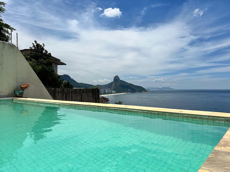 Mega casa 5 suítes, vista pro mar, piscina e churrasqueira J