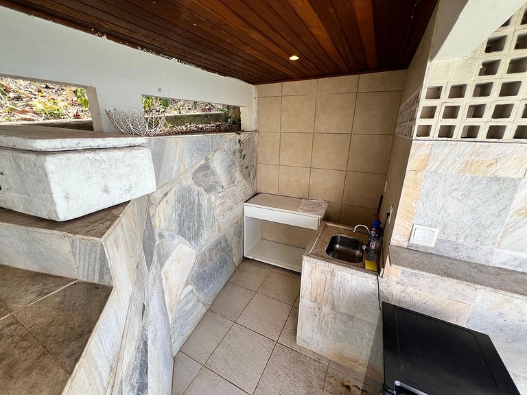 Mega casa 5 suítes, vista pro mar, piscina e churrasqueira J