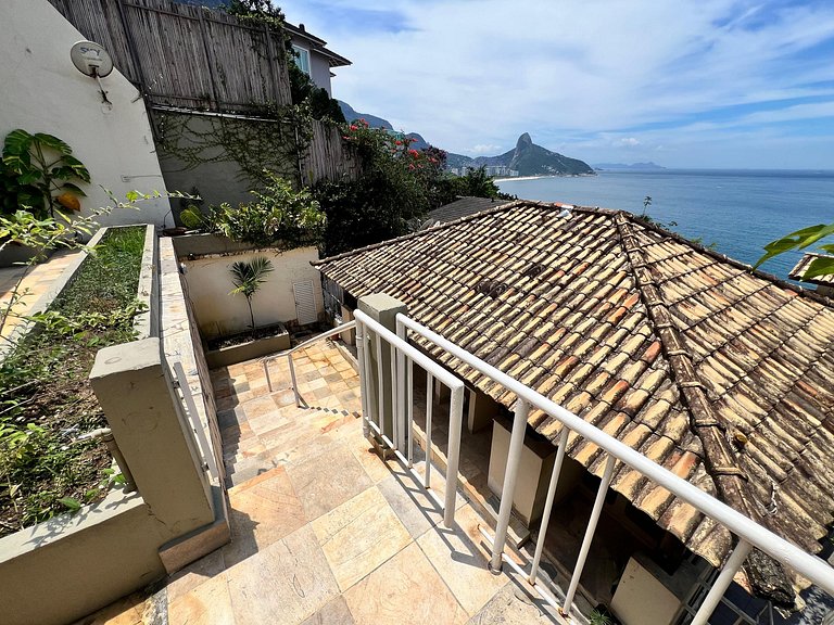 Mega casa 5 suítes, vista pro mar, piscina e churrasqueira J