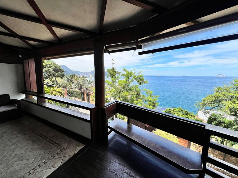 Mega casa 5 suítes, vista pro mar, piscina e churrasqueira J