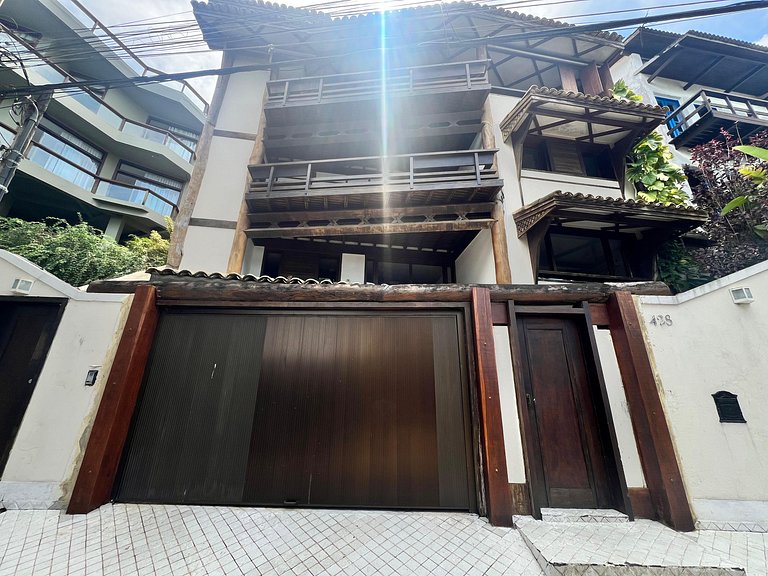 Mega casa 5 suítes, vista pro mar, piscina e churrasqueira J