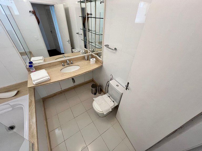 Mega casa 5 suítes, vista pro mar, piscina e churrasqueira J