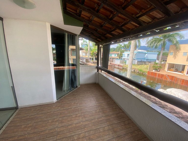 Casa com deck navegável e jacuzzi em Angra dos Reis RJ - Pra