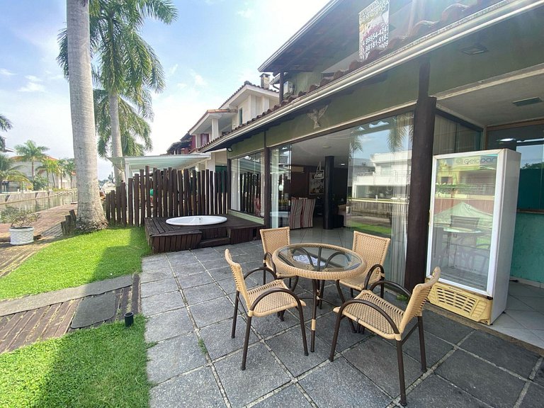 Casa com deck navegável e jacuzzi em Angra dos Reis RJ - Pra