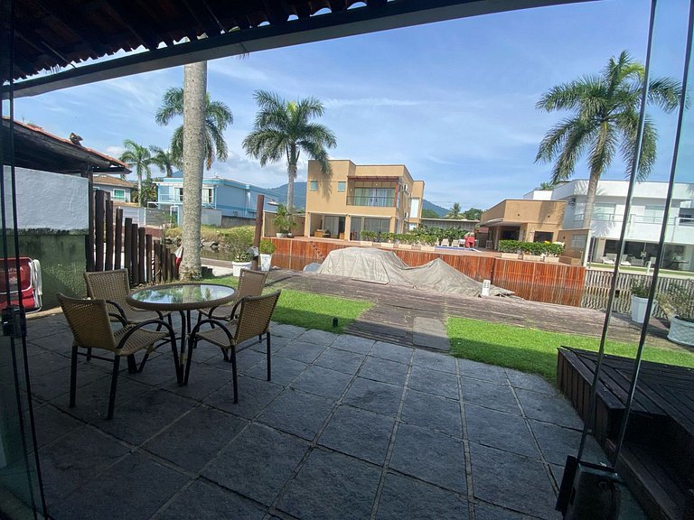 Casa com deck navegável e jacuzzi em Angra dos Reis RJ - Pra