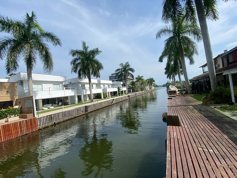 Casa com deck navegável e jacuzzi em Angra dos Reis RJ - Pra