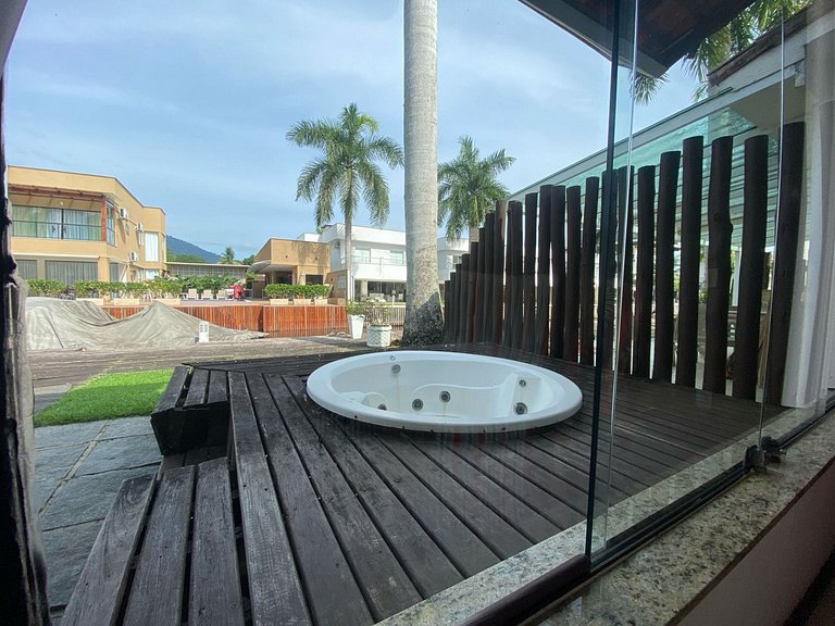 Casa com deck navegável e jacuzzi em Angra dos Reis RJ - Pra