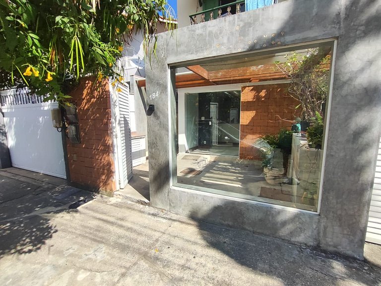 Casa a pé da praia do Forte e Passagem Cabo Frio