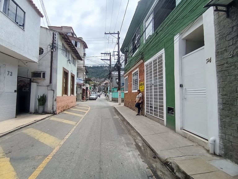 Casa aconchegante 2 qtos Centro de Angra dos Reis