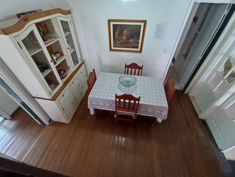 Casa aconchegante 2 qtos Centro de Angra dos Reis