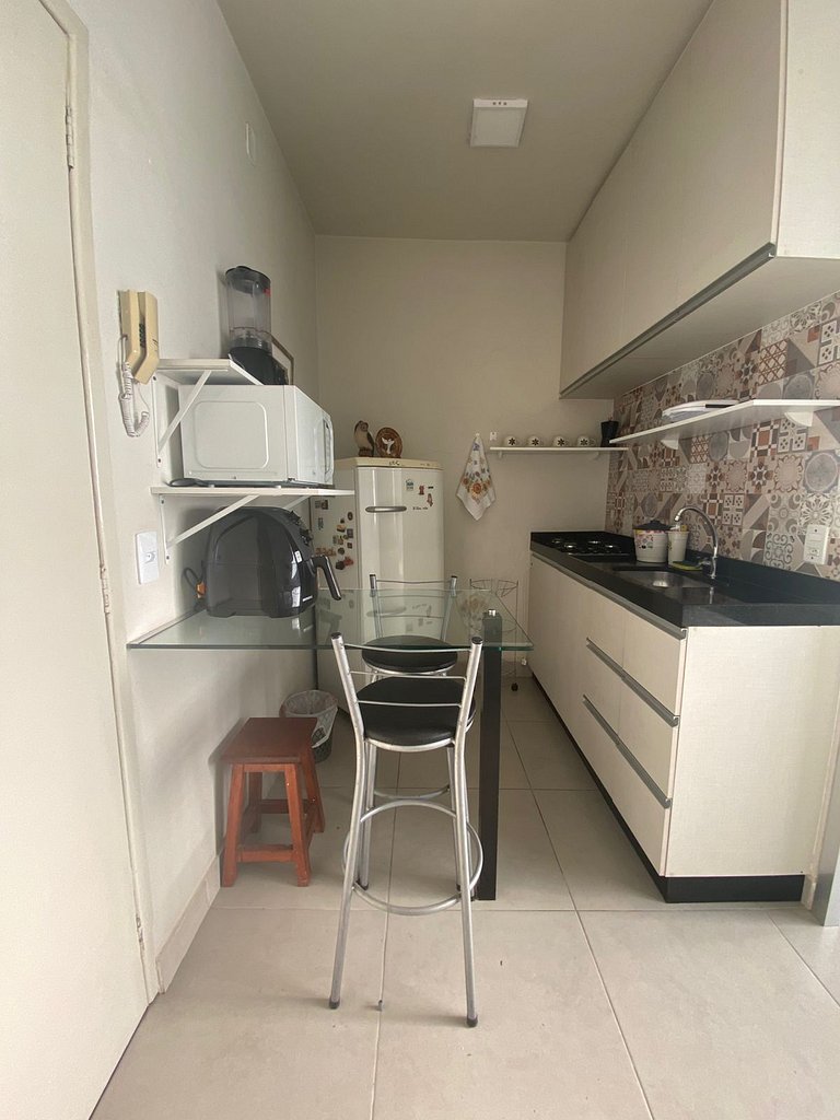 Studio em São Lourenço: Cozinha Completa, Ar, Wifi