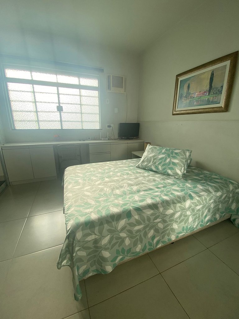 Studio em São Lourenço: Cozinha Completa, Ar, Wifi