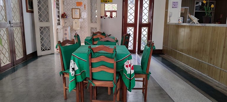 Studio em São Lourenço: Cozinha Completa, Ar, Wifi