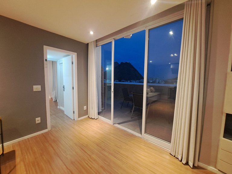 Cobertura Vista Pão deAçucar Jacuzzi Churrasqueira prox ao R