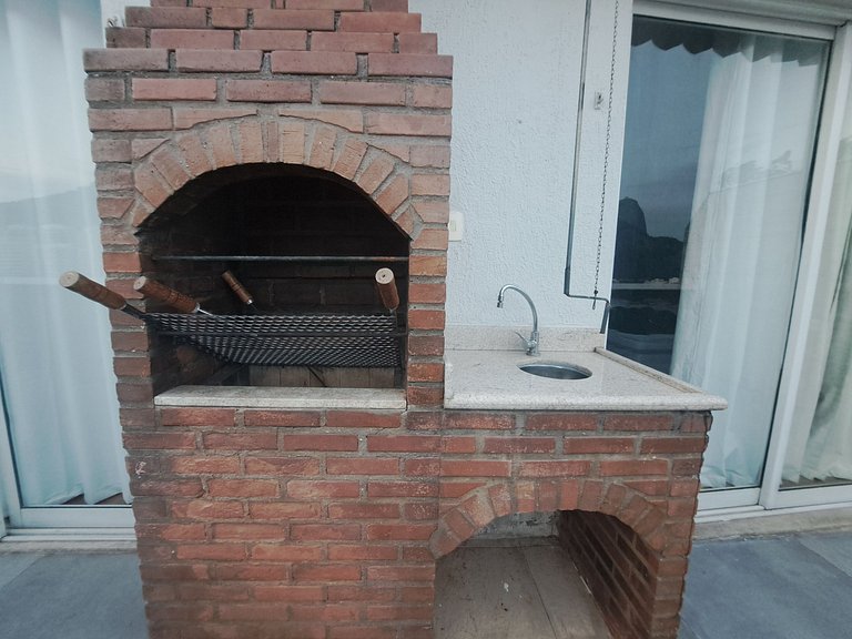 Cobertura Vista Pão deAçucar Jacuzzi Churrasqueira prox ao R