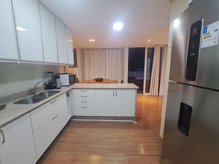 Cobertura Vista Pão deAçucar Jacuzzi Churrasqueira prox ao R