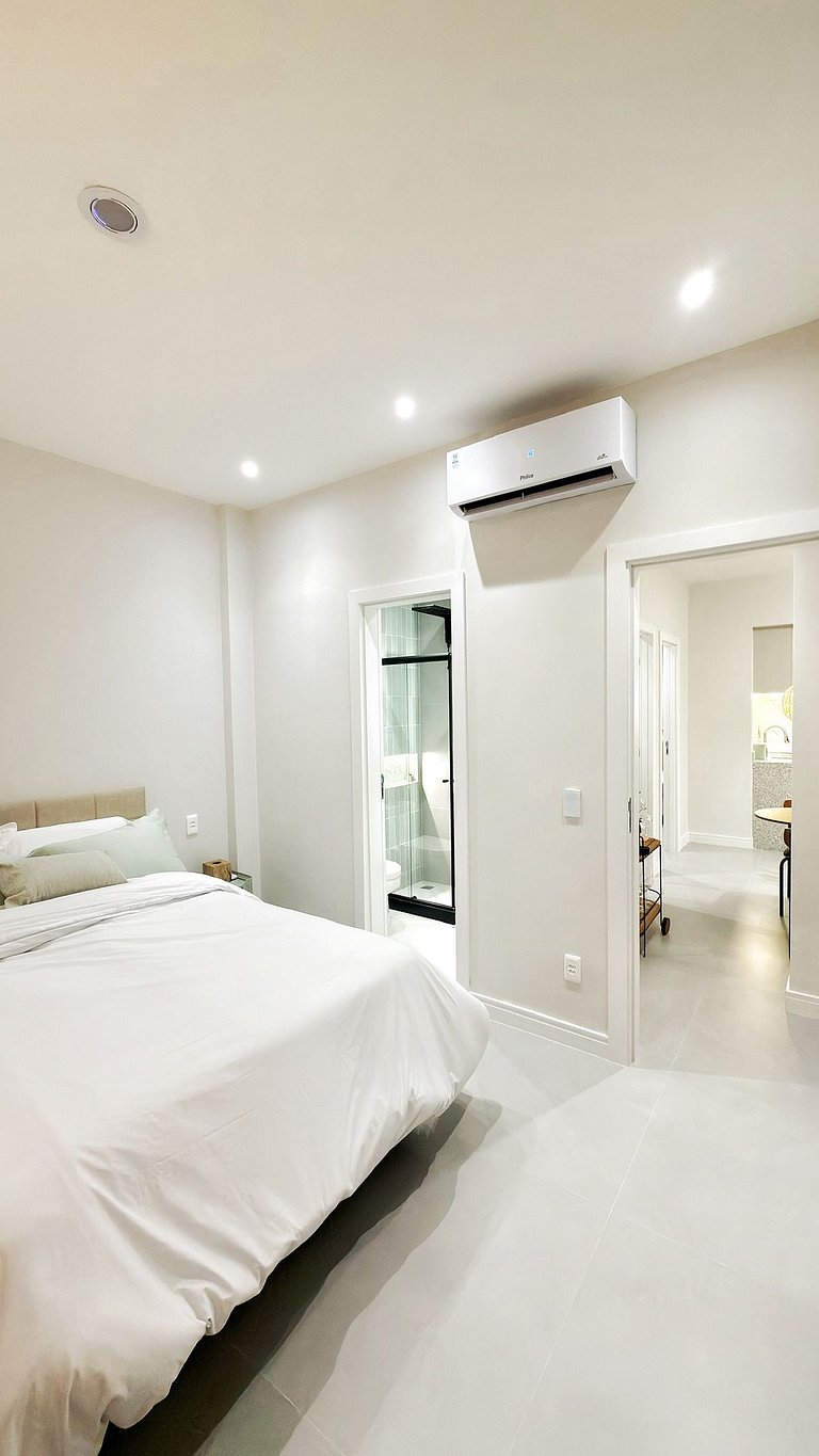 Sophisticated Apt in the Heart of Ipanema