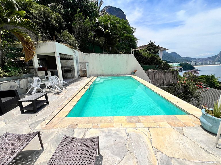 Mansão no Joá: 5 suítes, mar, lazer completo