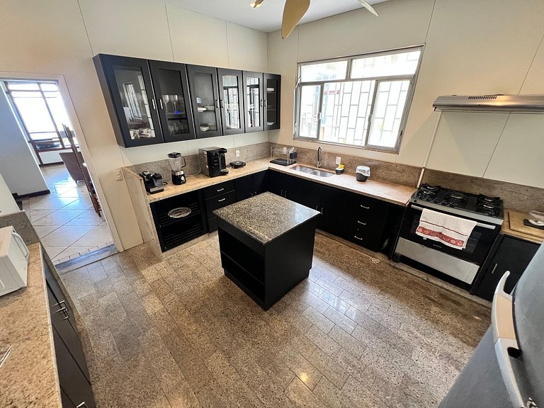 Mansão no Joá: 5 suítes, mar, lazer completo