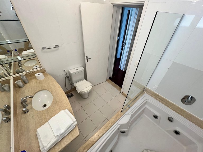 Mansão no Joá: 5 suítes, mar, lazer completo