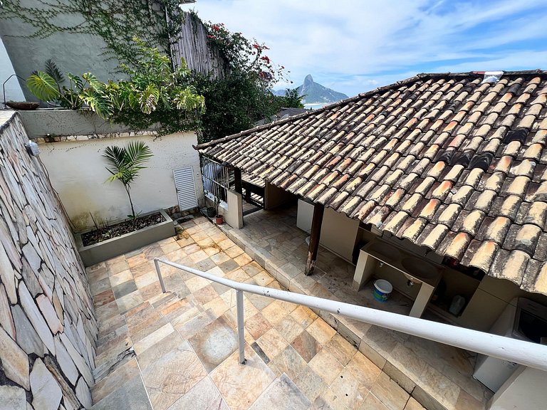 Mansão no Joá: 5 suítes, mar, lazer completo