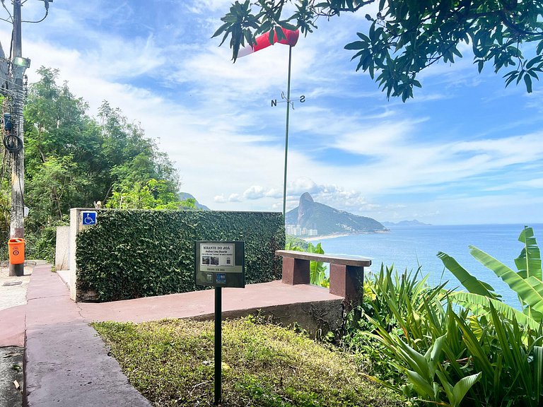 Mansão no Joá: 5 suítes, mar, lazer completo