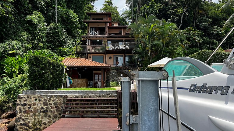 Entire House with Pool and Exclusive Deck Angra