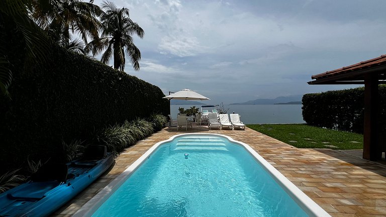 Casa completa con piscina y terraza exclusiva en Angra