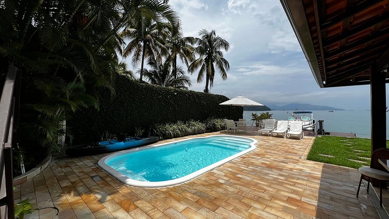 Entire House with Pool and Exclusive Deck Angra