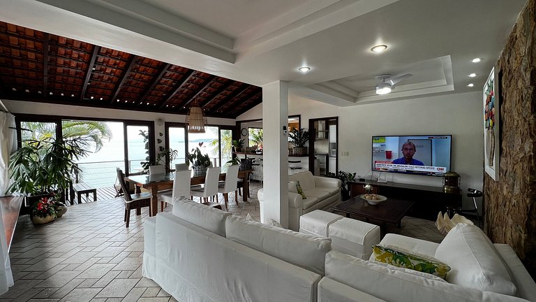 Entire House with Pool and Exclusive Deck Angra