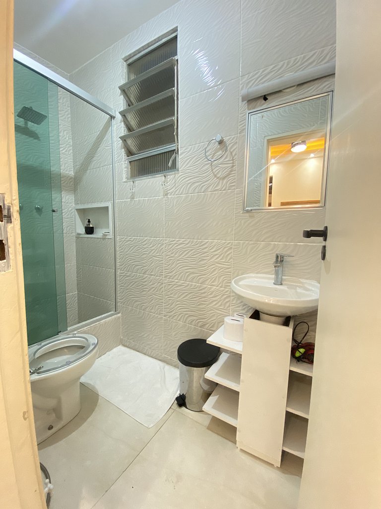 Apt moderno acogedor cuadra playa Copacabana