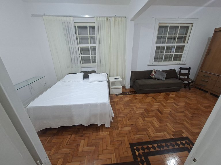 Spacious Apartment in Downtown BH - 3 Bedrooms