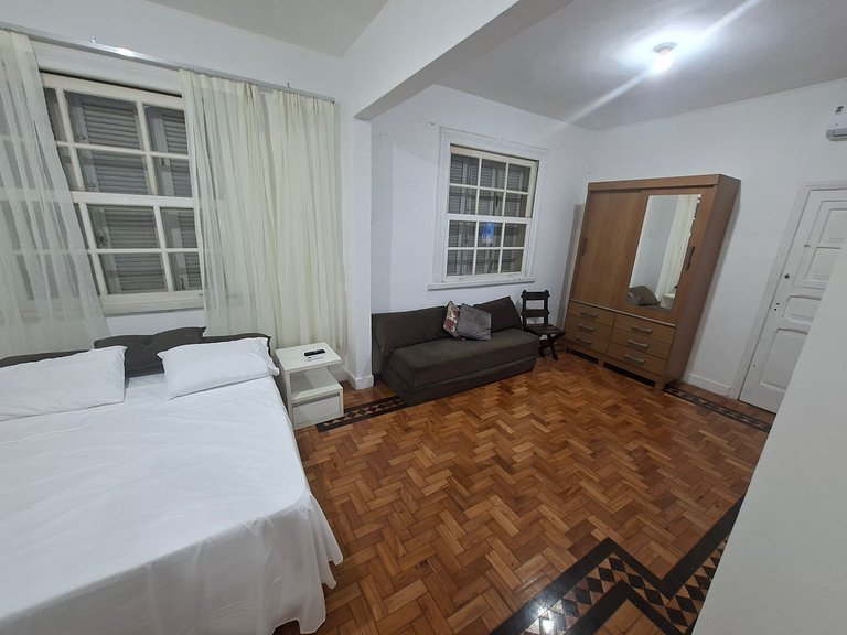 Spacious Apartment in Downtown BH - 3 Bedrooms