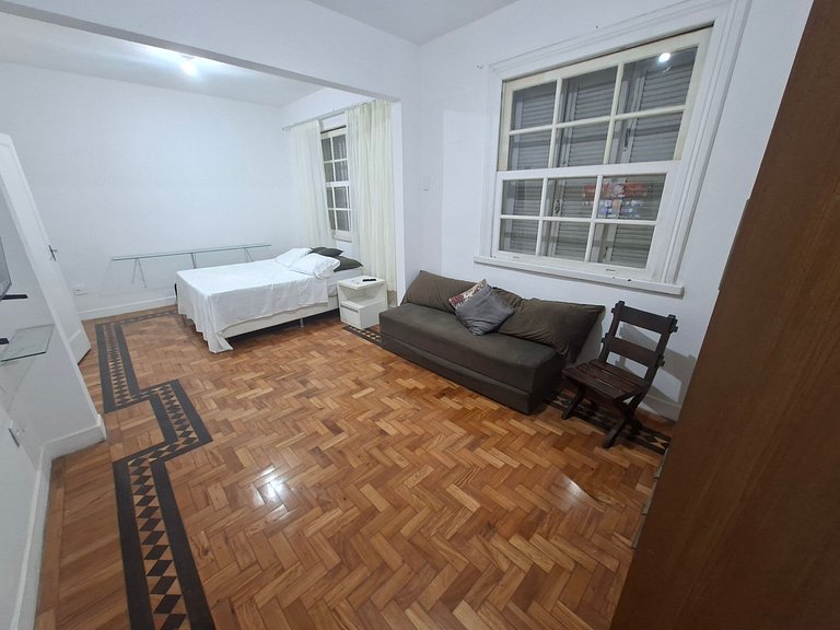 Spacious Apartment in Downtown BH - 3 Bedrooms